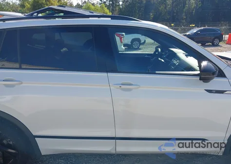 2024 Volkswagen Tiguan 2.0T Se R-Line Black z USA, uszkodzony, nr VIN 3VVCB7AX5RM104118